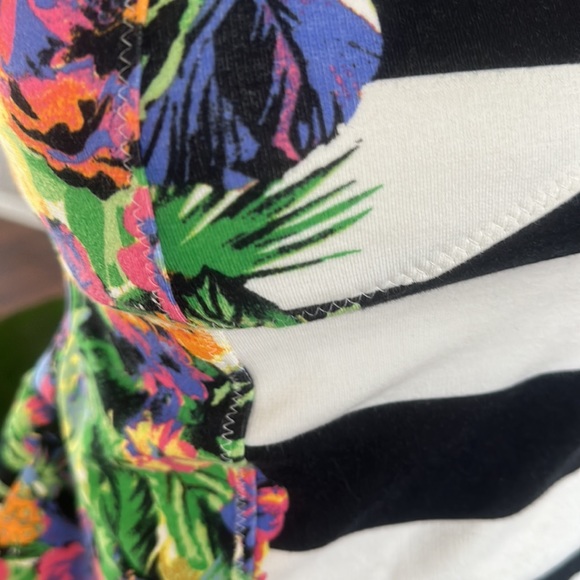 Sweet little halter strapless top - Picture 3 of 6